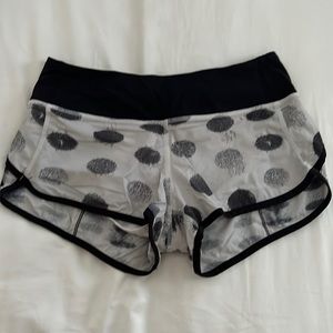 Lululemon Speed Shorts black and white, polka dot